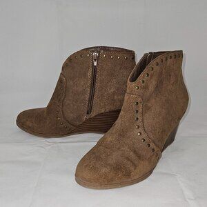 No Parking, Brown, Suede, Bronze Accents, 3" Wedge, Shoes, Size: 7.5